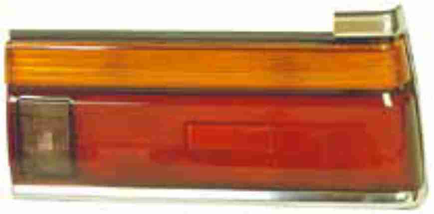 TAL504789(R) - LAUREL C32 TAIL LAMP FOREIGN ............2008823