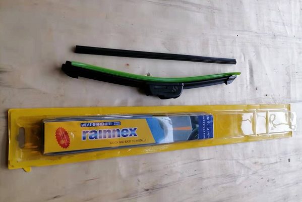 WIB30659(BLISTER)
                                - 16INCH CURVE 1PC +1 PC EXTRA REFILL
                                - Wiper Blade
                                ....213933